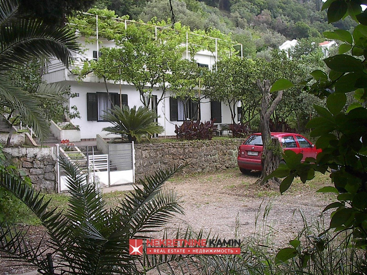 House with Two Ground-Floor Apartments on a 625 m² Plot, Budva